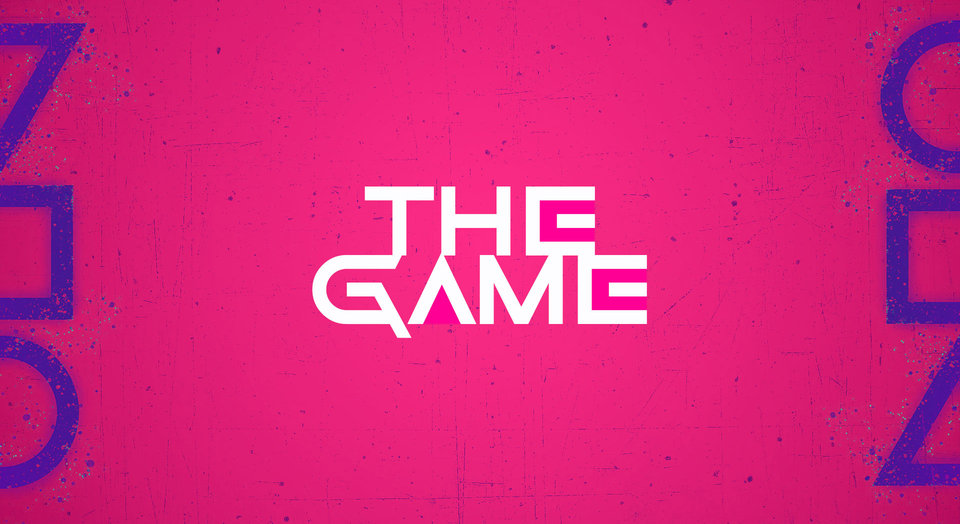 La scritta «The Game» bianca su fondo rosa, con un cerchio, un triangolo e un quadrato viola tagliati ai bordi.